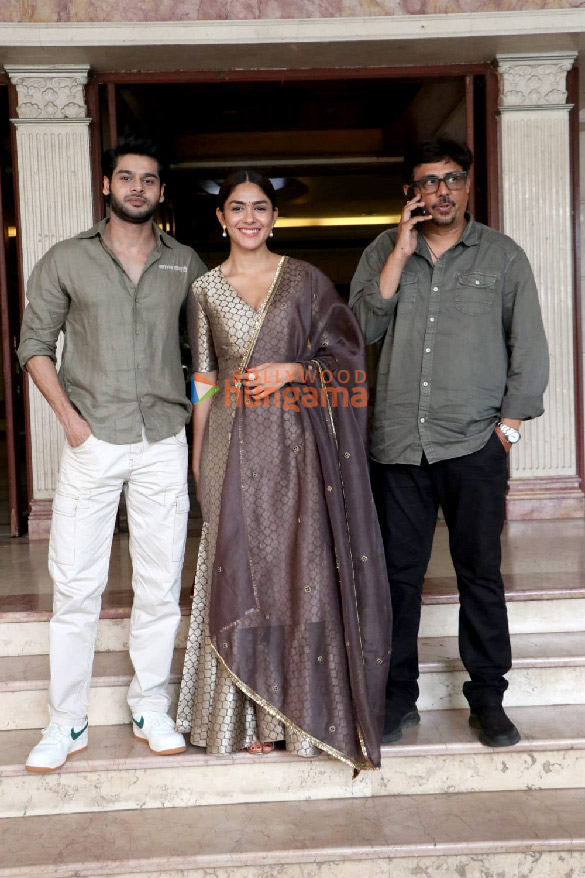 photos mrunal thakur abhimanyu dassani and umesh shukla snapped outside radio city office in bandra for aankh micholi promotions 1