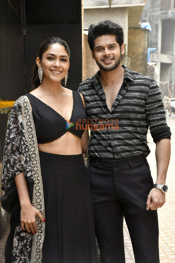 photos mrunal thakur and abhimanyu dassani snapped during aankh micholi promotions 2