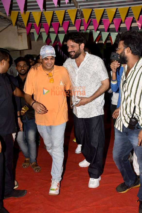 photos pulkit samrat nitesh tiwari jaideep ahlawat sunil grover and farah khan snapped at mukesh chhabras khidkiyaan 7th edition theatre festival 7