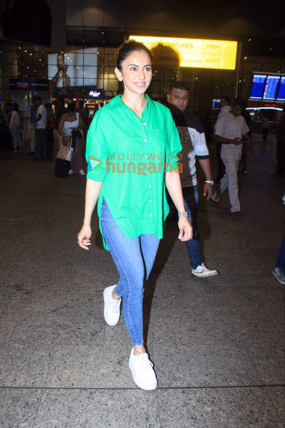 photos rakul preet singh rashmika mandanna and tara sutaria snapped at the airport 4