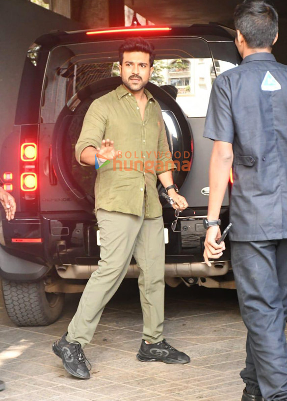 photos ram charan spotted in bandra 4