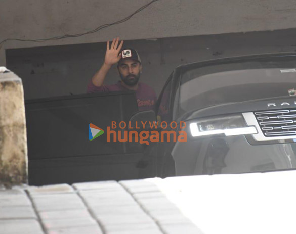 Photos: Ranbir Kapoor snapped at a clinic in Bandra Photos: Ranbir Kapoor snapped at a clinic in Bandra