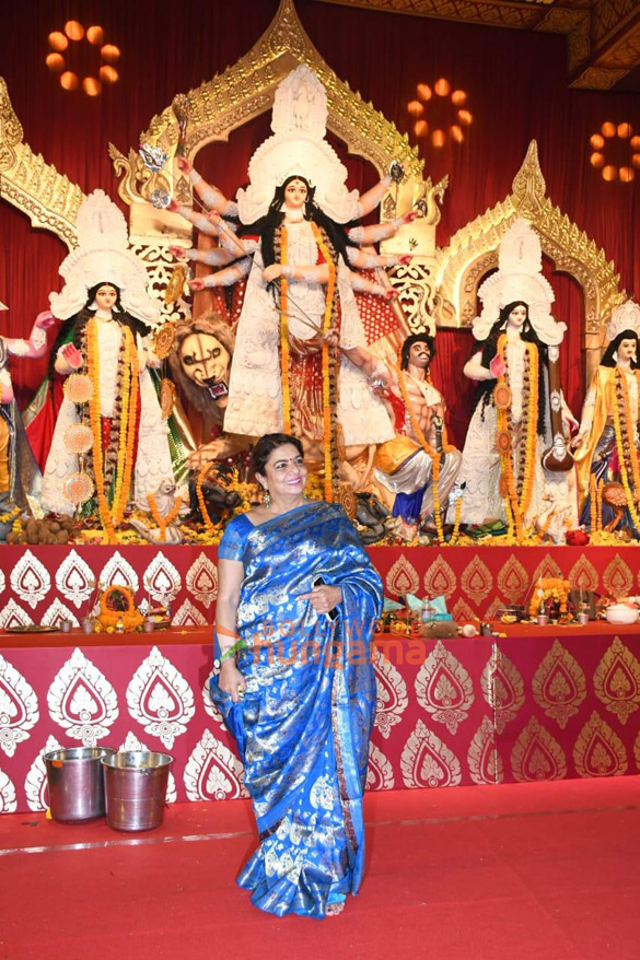 photos rani mukerji kajol and others snapped at a durga puja pandal 11224 1