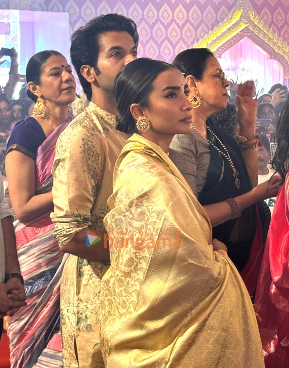 photos rani mukerji kajol and others snapped at a durga puja pandal 3