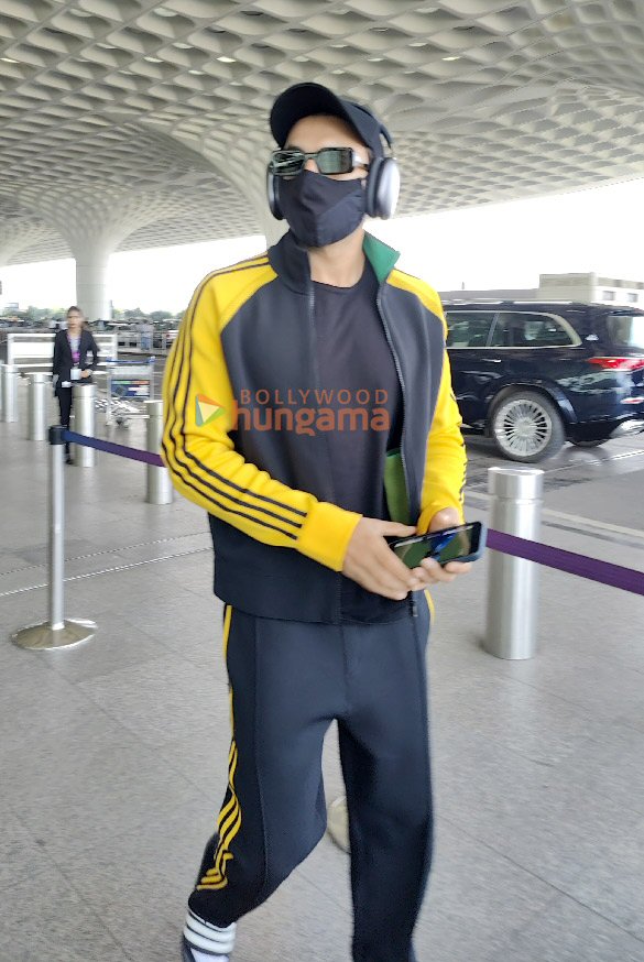 photos ranveer singh mrunal thakur and others snpped at the airport 1