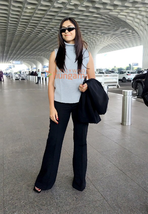 photos ranveer singh mrunal thakur and others snpped at the airport 5