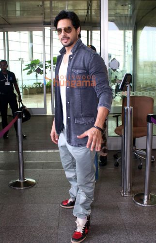 Photos: Ranveer Singh, Sidharth Malhotra, Bhumi Pednekar and others snapped at the airport