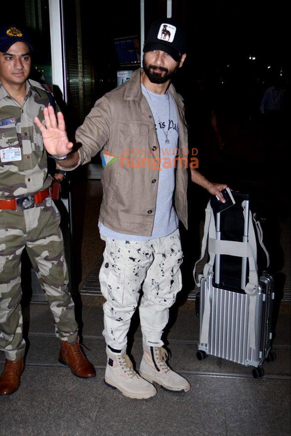 photos ravi teja ram charan shahid kapoor and virat kohli snapped at the airport 1