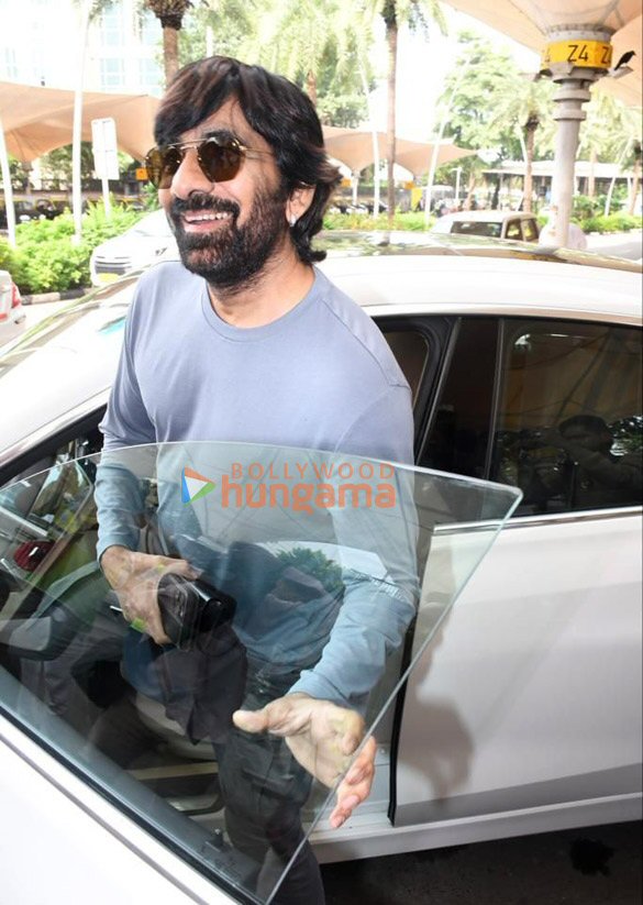 photos ravi teja snapped at the airport 2