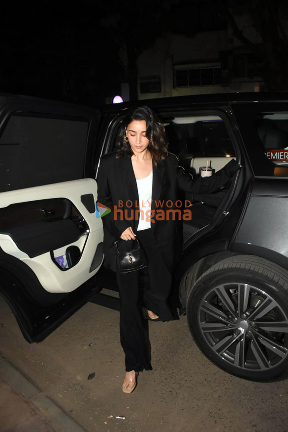 photos saiee manjrekar alia bhatt and georgia andriani snapped at los cavos in bandra 6