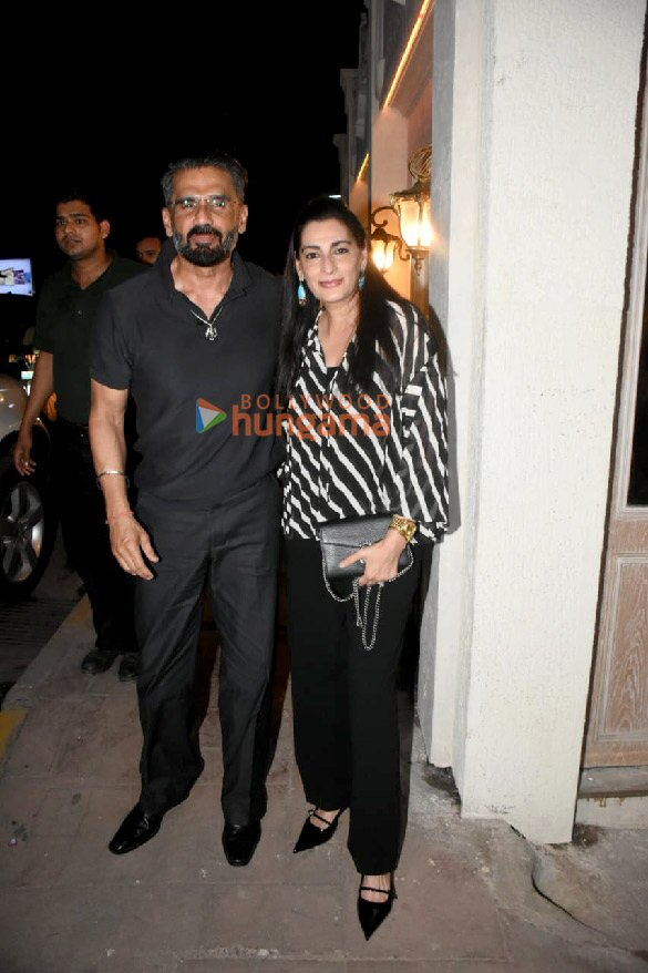 photos shah rukh khan deepika padukone karan johar and others snapped at los cavos in khar 7