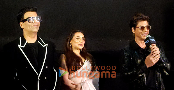 photos shah rukh khan rani mukerji and karan johar surprise fans at kuch kuch hota hai screening1 1