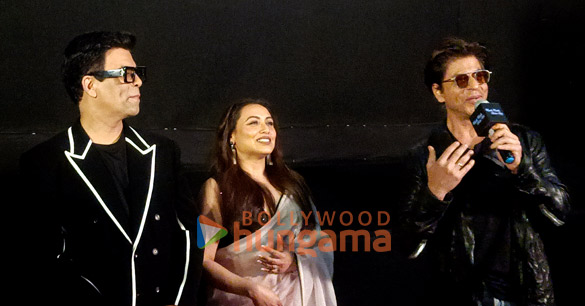 photos shah rukh khan rani mukerji and karan johar surprise fans at kuch kuch hota hai screening1 2