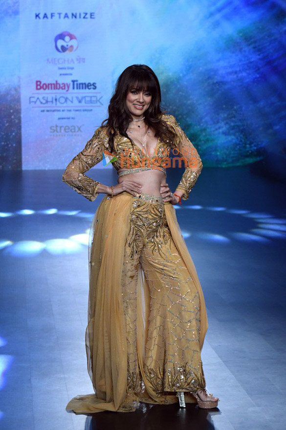 photos sonam kapoor ahuja mahima makwana and vidya malvade walk the ramp at the bombay times fashion week 2023 4