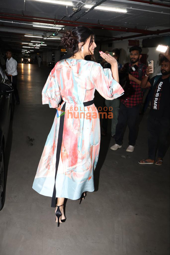 photos sonam kapoor ahuja snapped at the airport 3 3