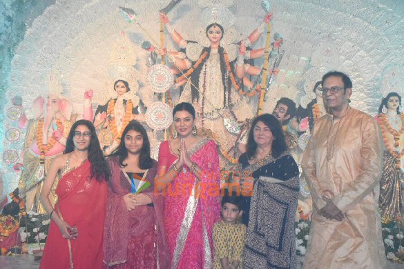 photos sushmita sen snapped at dev pandal 2