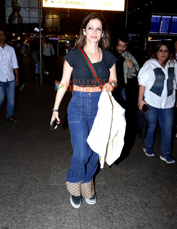 photos tara sutariarashmika mandanna and sussanne khan snapped at the airport 6
