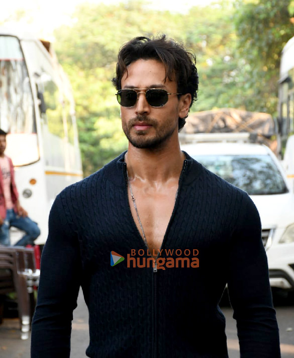 photos tiger shroff and kriti sanon snapped promoting ganapath a hero is born on the sets of bigg boss 17 3