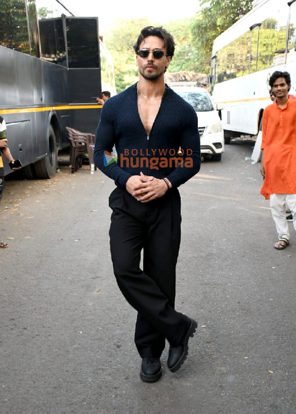 photos tiger shroff and kriti sanon snapped promoting ganapath a hero is born on the sets of bigg boss 17 5