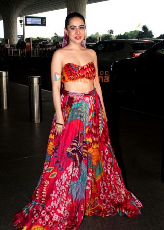 Photos: Uorfi Javed, Nikki Tamboli, Varun Dhawan and others snapped at the airport