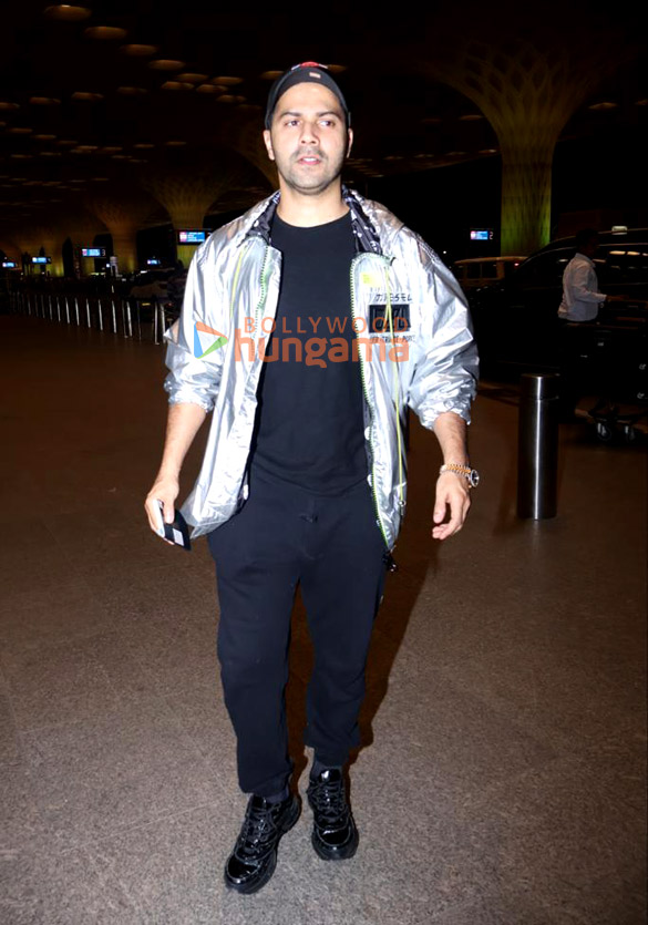 photos uorfi javed and varun dhawan snapped at the airport 4