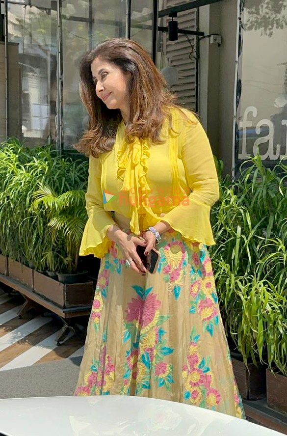 photos urmila matondkar snapped at outside farmers cafe 4