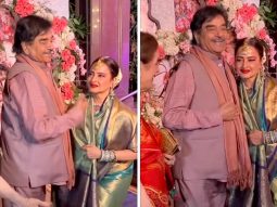 Rekha honours Shatrughan Sinha at Timmins’ reception by touching his feet; watch