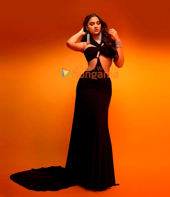 saiee manjrekar 6 12