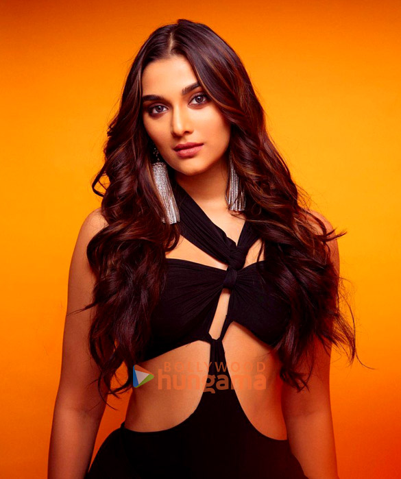 saiee manjrekar 8 6
