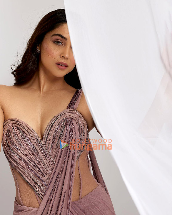 sharvari wagh 5 54