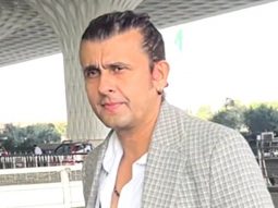 Sonu Nigam poses for paps at the airport