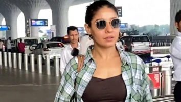 Sunidhi Chauhan strikes a pose for paps as she gets clicked at the airport