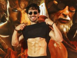 Tiger Shroff flaunts his abs at Ganapath Press Conference