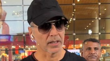 Akshay Kumar gets stormed by fans for a selfie at the airport