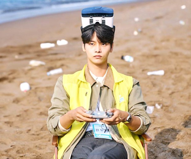 Castaway Diva Review: Park Eun Bin, Chae Jong Hyeop, Cha Hak Yeon starrer is sentimental, earnest and resilient Castaway Diva Review: Park Eun Bin, Chae Jong Hyeop, Cha Hak Yeon starrer is sentimental, earnest and resilient