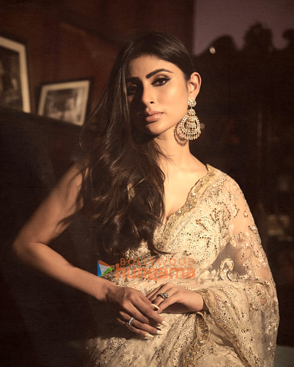 585px x 731px - Nagini actress Mouni Roy shares a jaw-dropping swimsuit photo - News -  IndiaGlitz.com