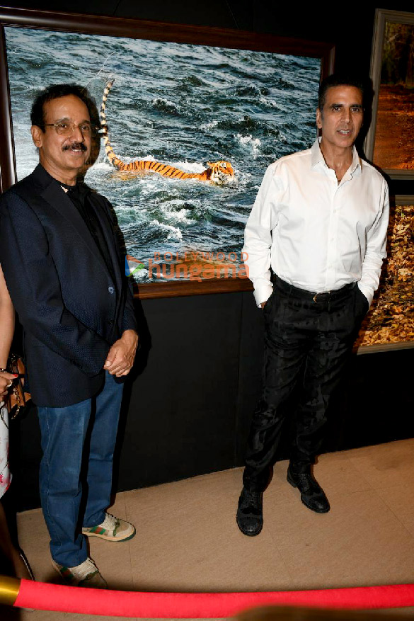 photos akshay kumar graces wildlife photography exhibition heartbeats at the jehangir art gallery in mumbai 3