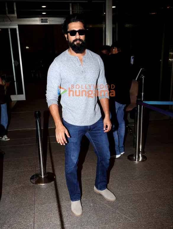 photos arjun kapoor vicky kaushal and babil khan snapped at the airport 1