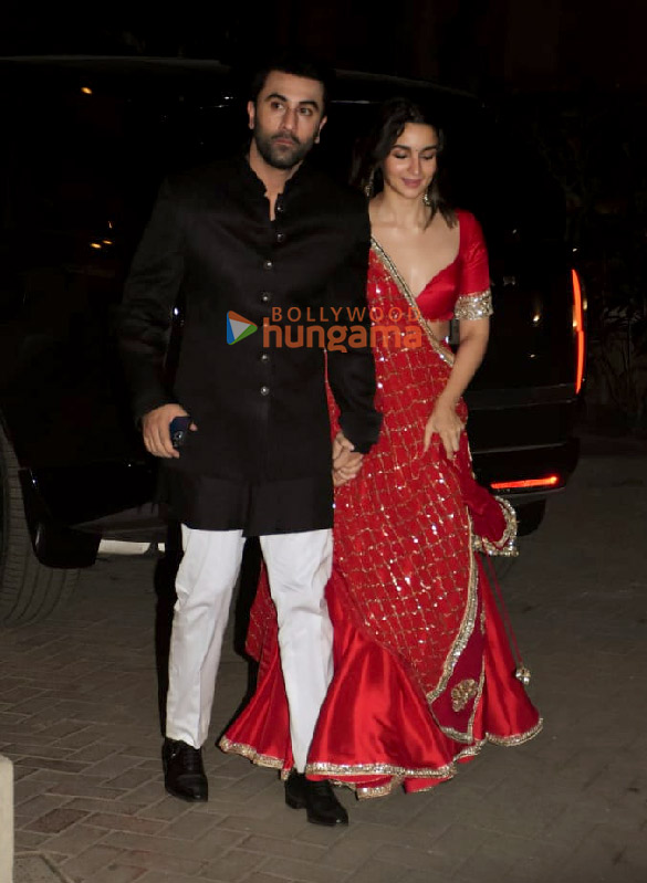 photos celebs attend kareena kapoor khans diwali bash 17