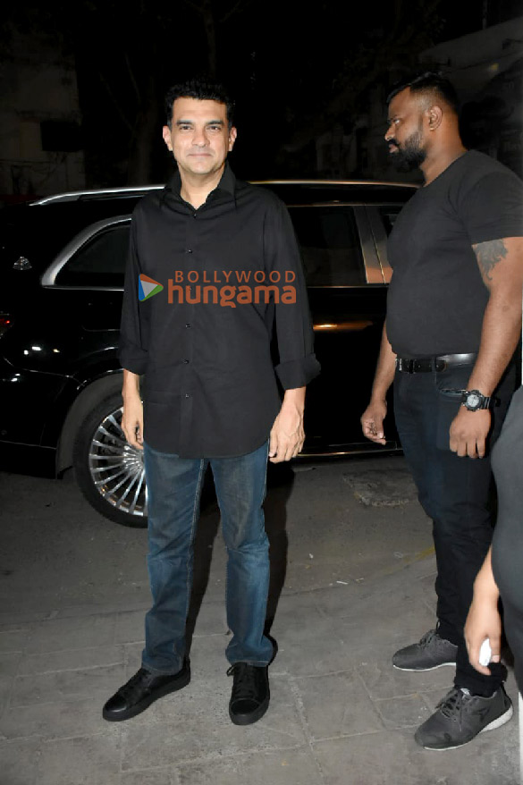 photos celebs attend kartik aaryans birthday party in bandra1 18
