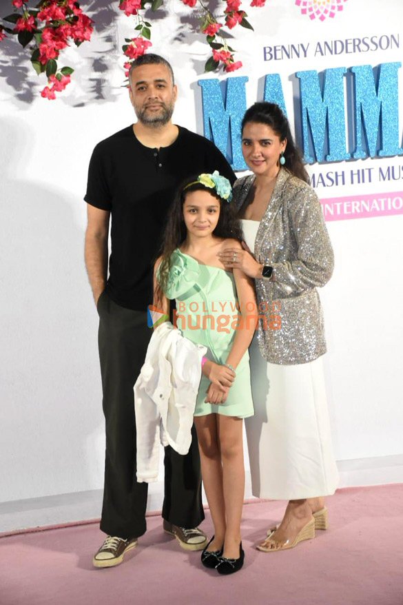 photos celebs grace the mamma mia pink carpet at jio world centre bkc bandra 22