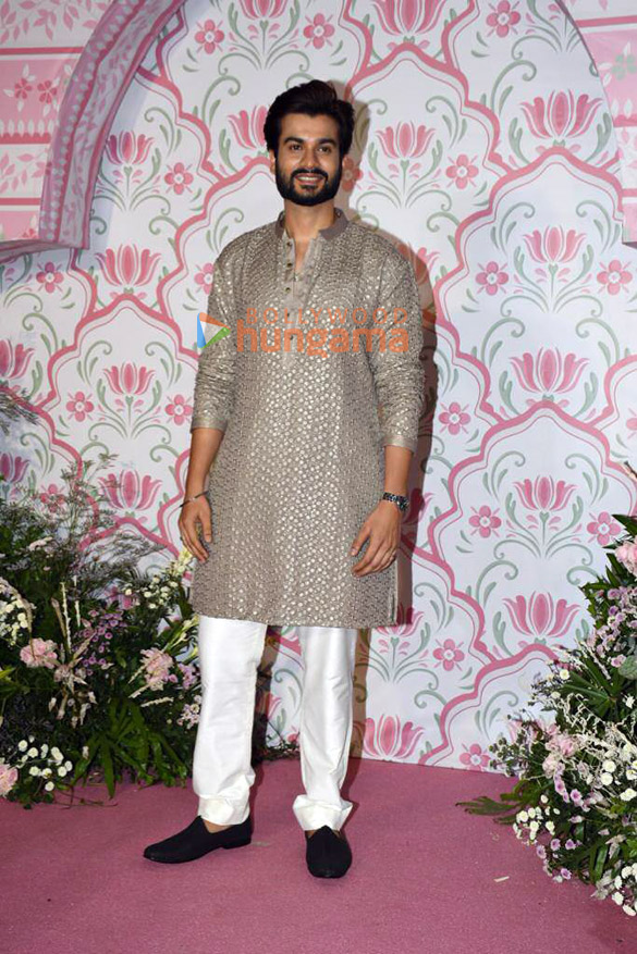 photos celebs snapped attending ramesh s tauranis diwali bash1 35