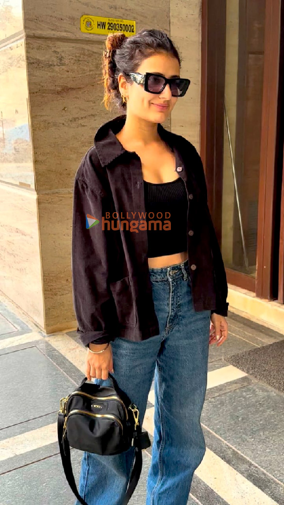 photos fatima sana shaikh spotted outside a clinic in santacruz 1