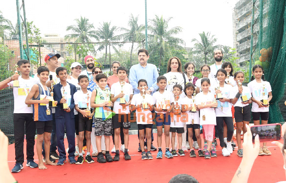 photos hema malini pankaj dheer renu hansraj snapped at bawa juhu juniorthon 2023 3