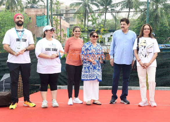 photos hema malini pankaj dheer renu hansraj snapped at bawa juhu juniorthon 2023 4
