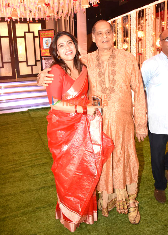 Photos: Kajol snapped at Kali Puja in Santacruz Photos: Kajol snapped at Kali Puja in Santacruz