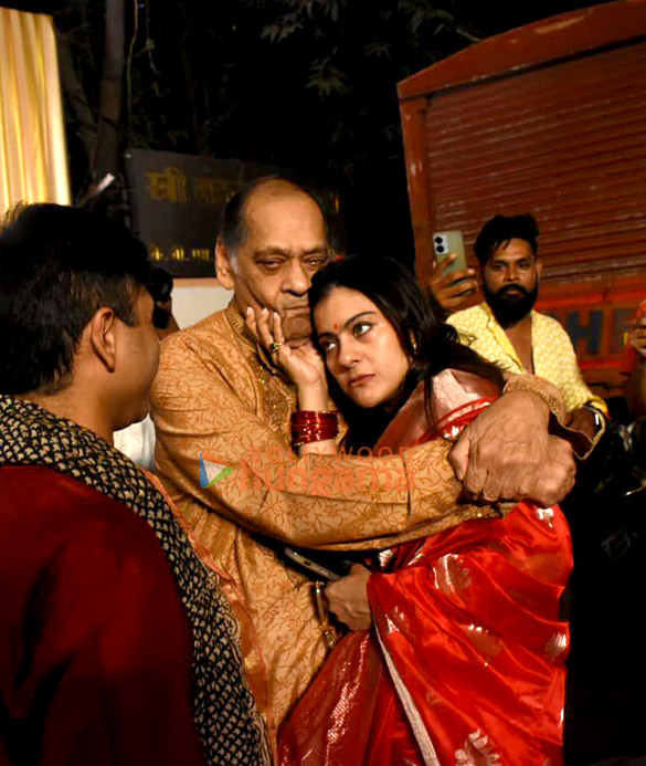 photos kajol snapped at kali puja in santacruz 2