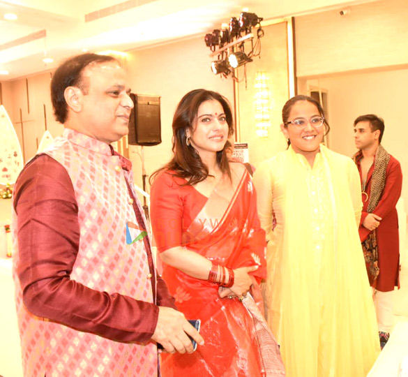 photos kajol snapped at kali puja in santacruz 5