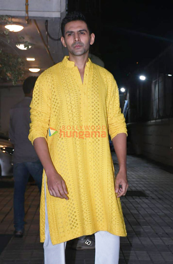 photos kartik aaryan snapped at sara ali khans diwali party 1