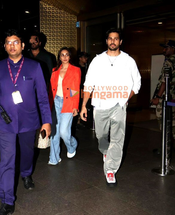 photos kiara advani sidharth malhotra rajinikanth and ektaa r kapoor snapped at the airport 4